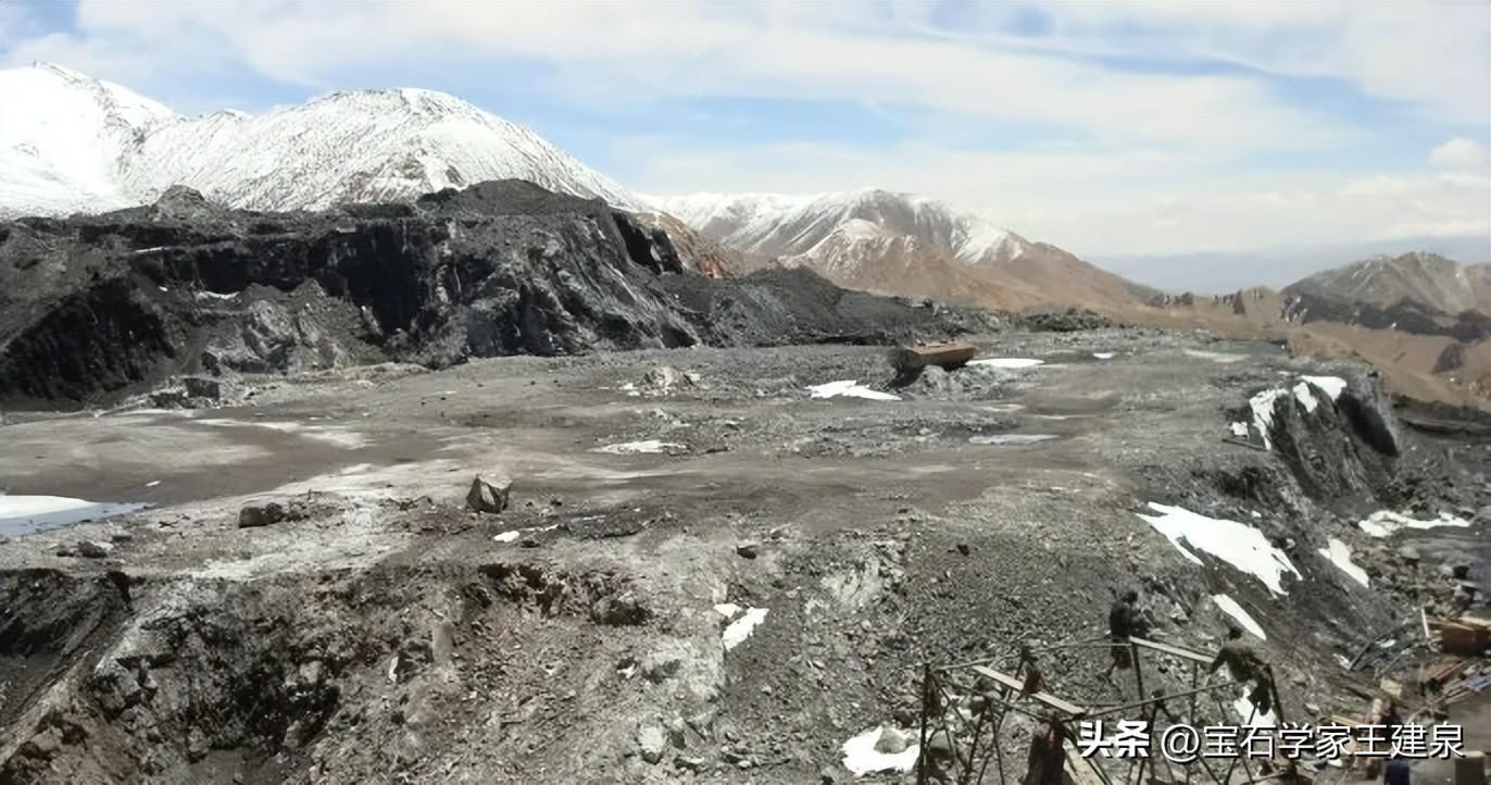 新疆和田玉产自天山山脉地区：揭秘新疆和田玉的产地