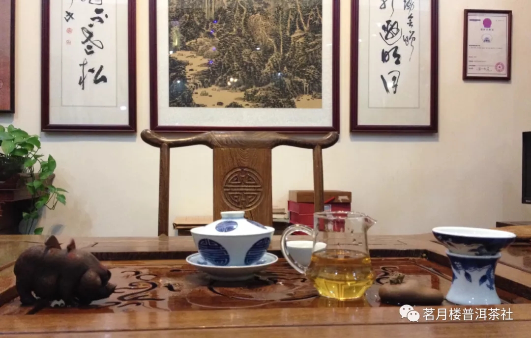 秋月堂品茗普洱茶，感受古韵悠长n踏月游普洱茶海，领略自然之美