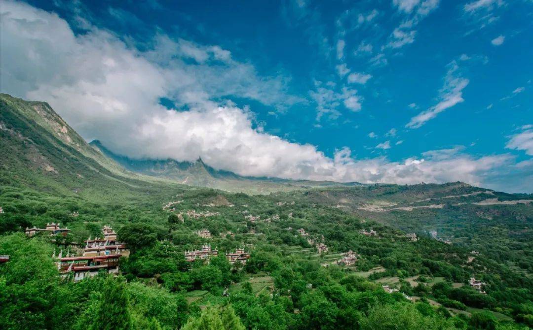 新疆若羌山流水：风景、历史、民俗与旅游攻略的全面解析