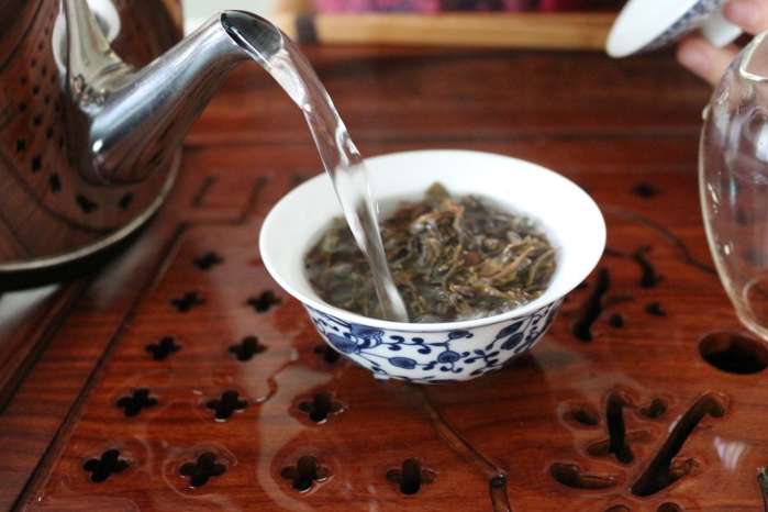 太高水冲普洱茶好吗？泡普洱茶水太低的影响及解决方法