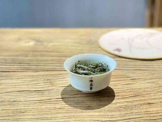 普洱老白茶的全面功效与作用：改善健、调节饮茶惯等多方面解析