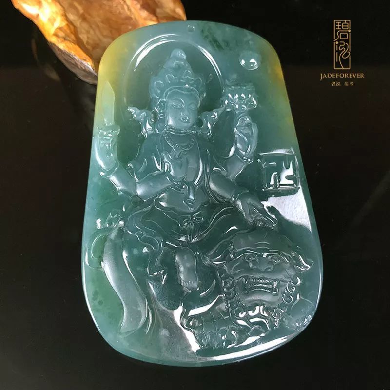 翡翠原石东方金钰库存照片，展现天然之美与稀有品质