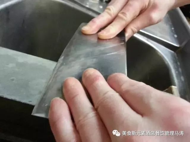 使用食用油磨刀可行吗？如何正确操作以确保安全和效果？