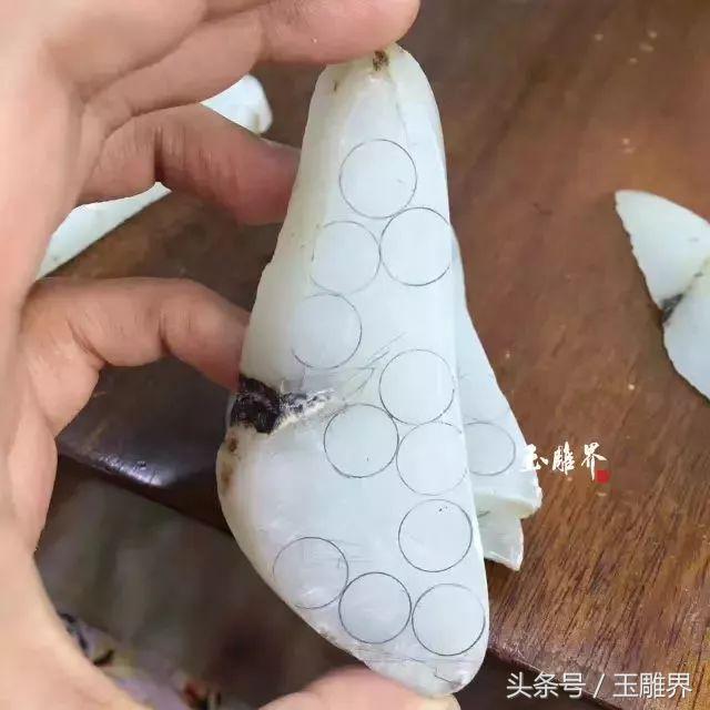 怎么区分和田玉边角料和玻璃