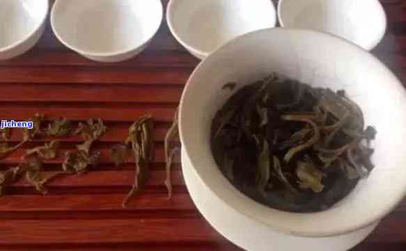 普洱茶泡完后茶杯底部有茶末，这是为什么？如何避免？