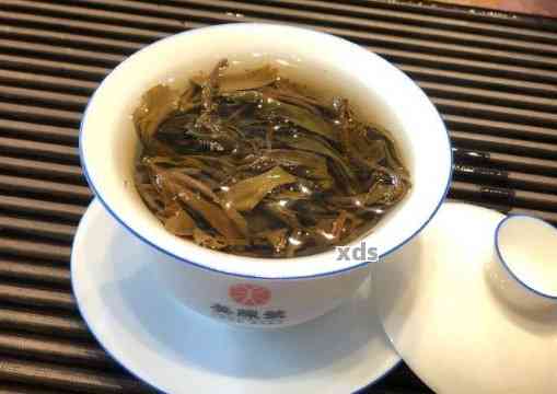 普洱茶泡完后茶杯底部有茶末，这是为什么？如何避免？