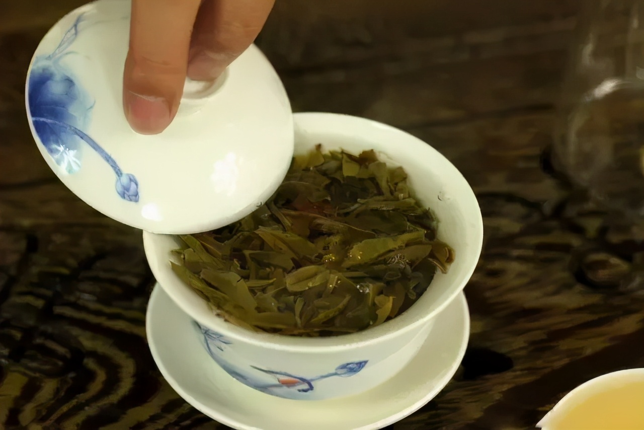 普洱茶的厚薄：了解不同程度的茶叶特点及其口感变化