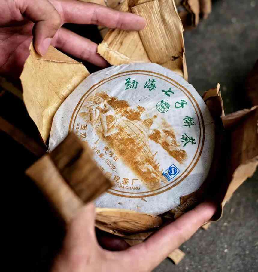 勐海鹏程茶厂的精选产品，传承古树茶文化，高山韵味，口感醇厚，品质越