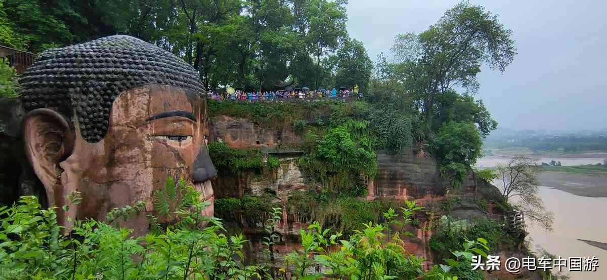 四川大佛：它的历史、文化和旅游价值在哪里？