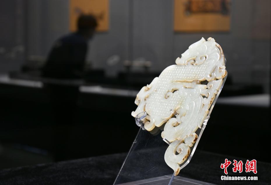 探索玉文化：博物馆展出和田玉青料，感受千年玉器之美与历史渊源