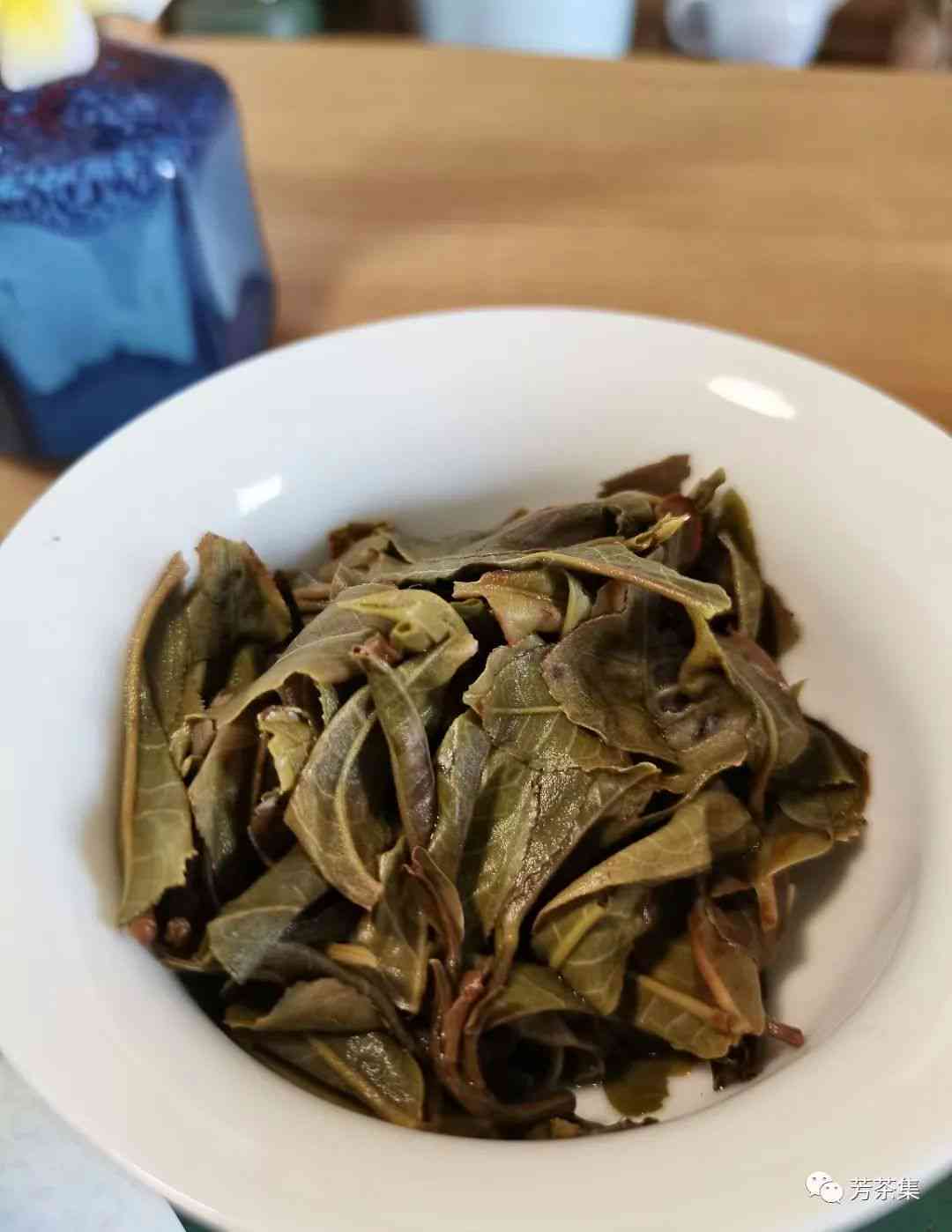 曼松普洱茶：大叶种还是小叶种？探究其品种特征与风味差异