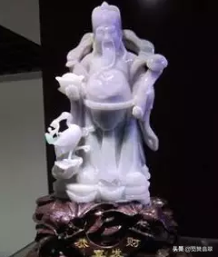 如意翡翠与灵芝：神秘寓意与象征意义的解析