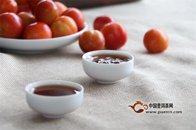 普洱茶搭配水果的选择：普洱茶与什么水果相得益彰，最美味？