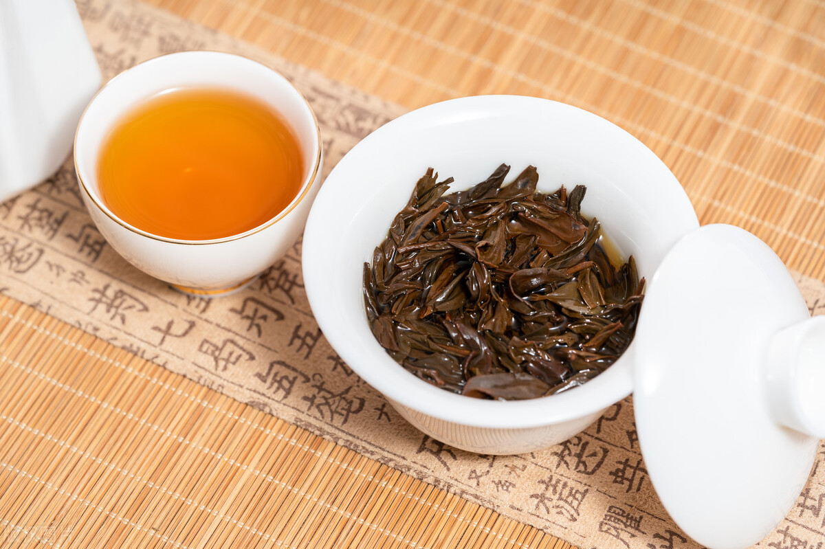 普洱古树茶：红茶还是绿茶？探究其茶叶种类、发酵程度及口感特点