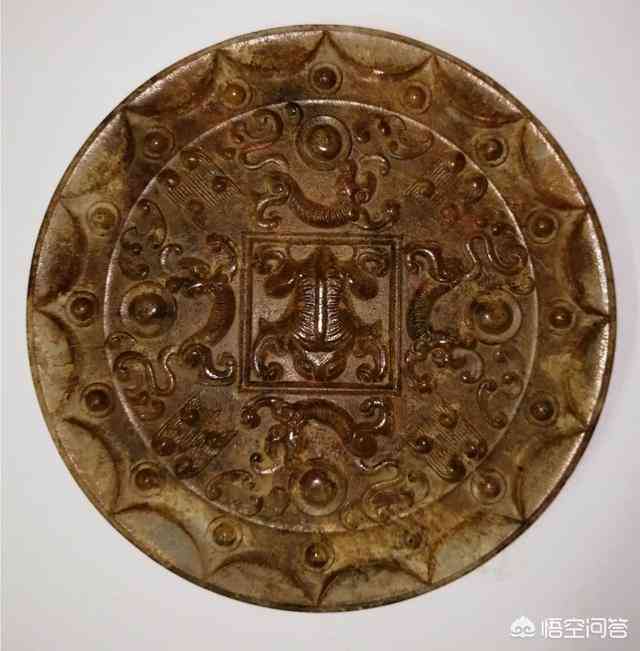 古代和田玉器的铁锈斑成因及其象征意义：大刀人物与皿玉垒的介绍