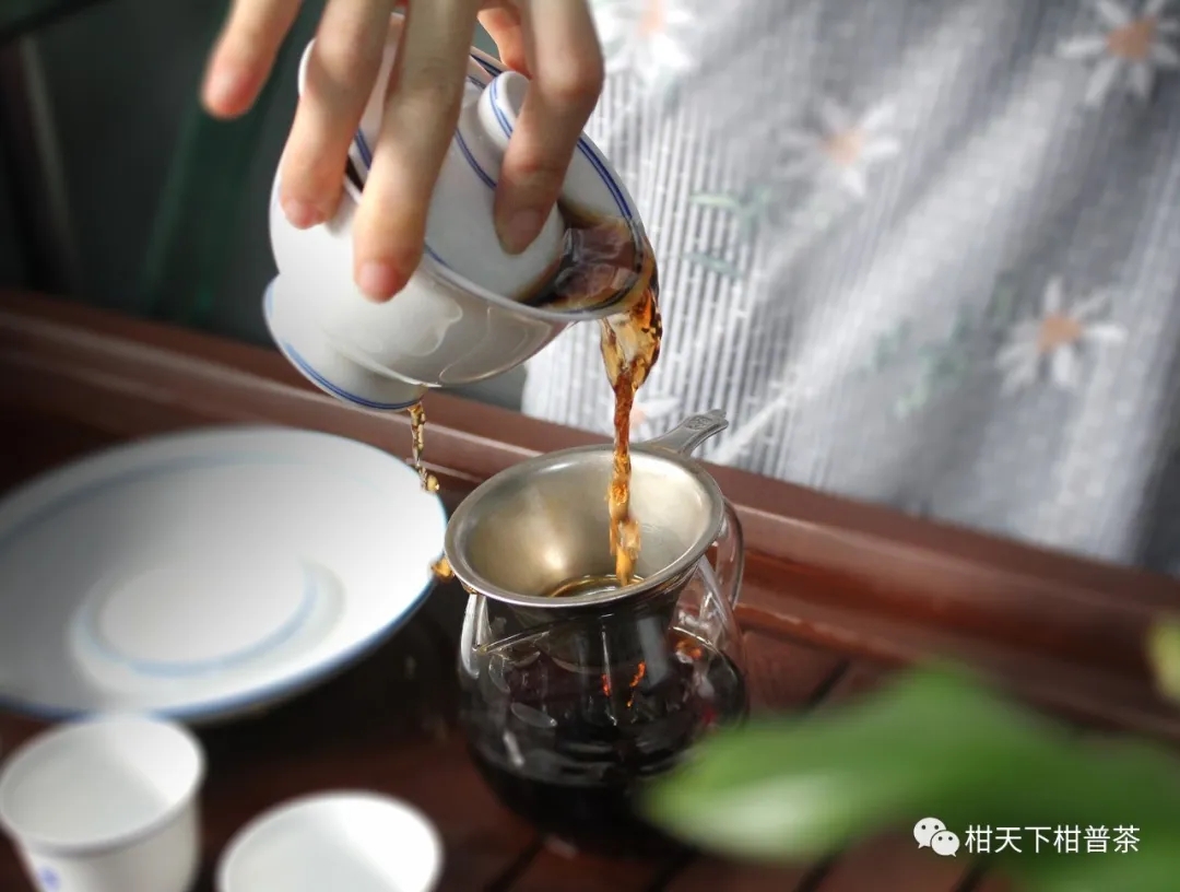 泡普洱茶的出时间与方法：如何让茶水更美味、更适宜饮用？