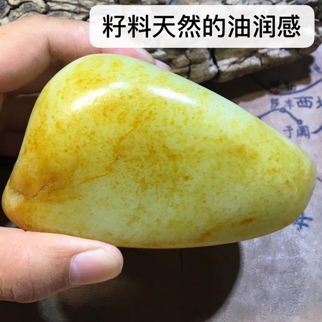 和田玉中的白点：真相揭秘与鉴别技巧