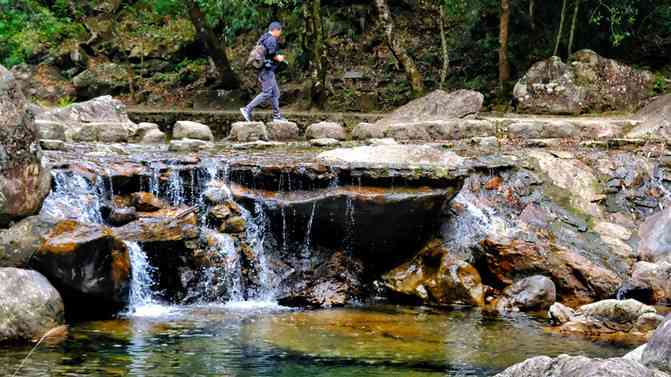 九寨沟本地的玉石种类及其特点：探索神秘的宝藏