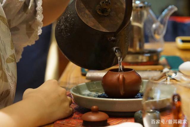 从选购到冲泡：茶楼煮普洱茶的完整指南，让你轻松煮出好喝的普洱茶