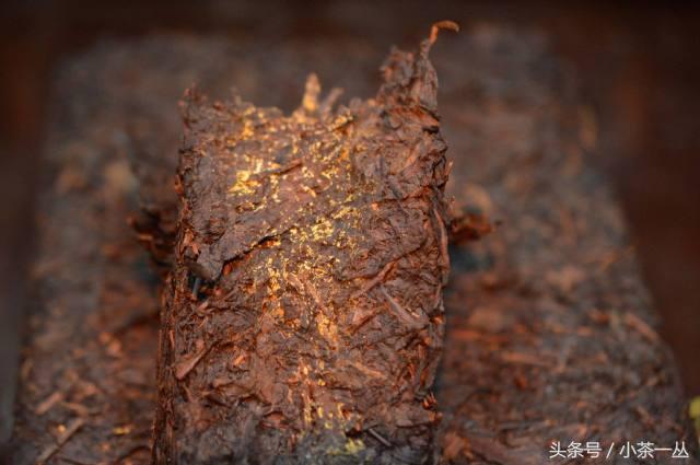 探索兴麻黑大树砖茶：品种、制作工艺、口感及其健益处的全方位解析