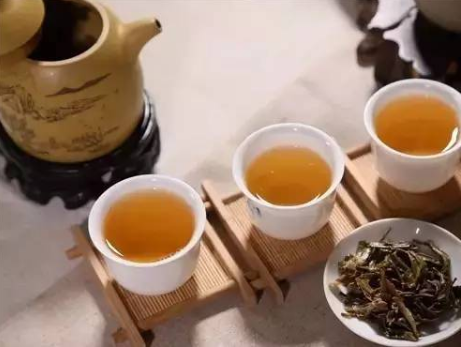 一天中普洱茶怎么喝