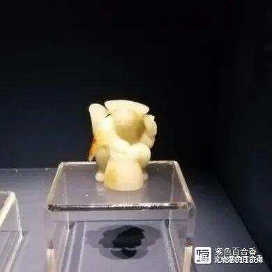 古代和田玉常被雕刻成如下形状：人物、动物、器物等。