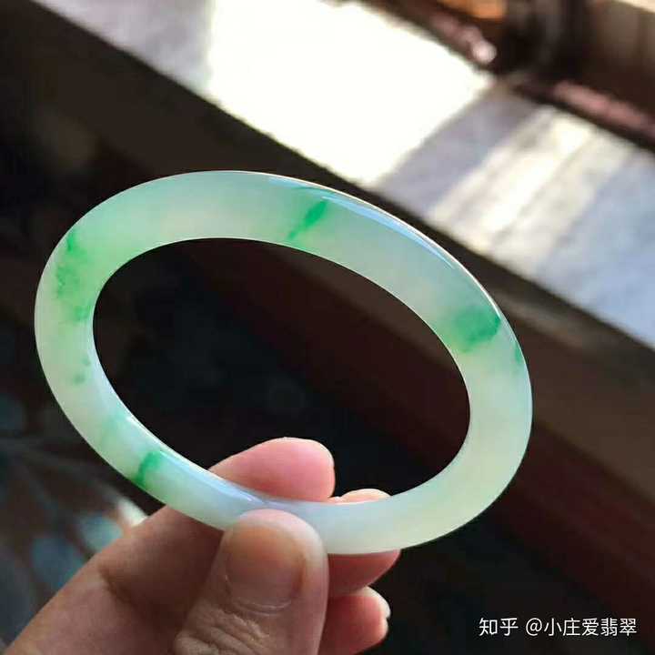 翡翠手镯2万可以买到什么样的