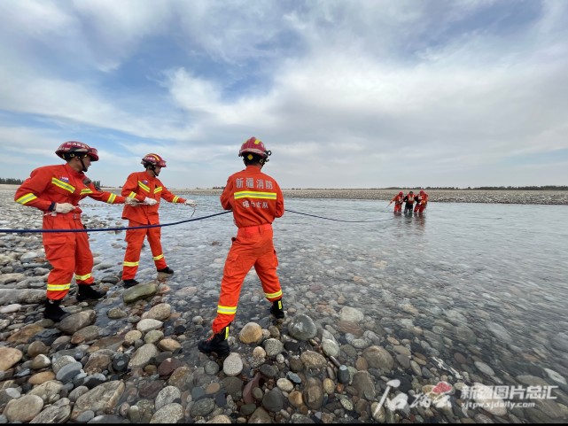 新疆和田地区河岸保护与生态修复工程：龙喀什河道治理实践与展望