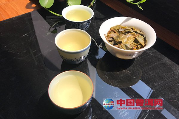 新 共享美好时光：你品尝水果，我畅饮普洱茶的甜蜜和谐