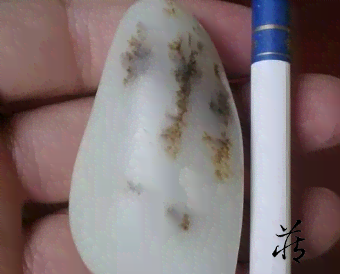 和田玉水草沁的清洗方法：是否脏，如何去除色，以及对人体的影响