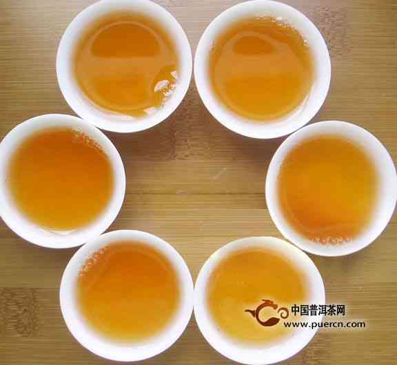 螃蟹脚熟茶与生茶：哪种更适合加入普洱茶中？了解优缺点及口感对比