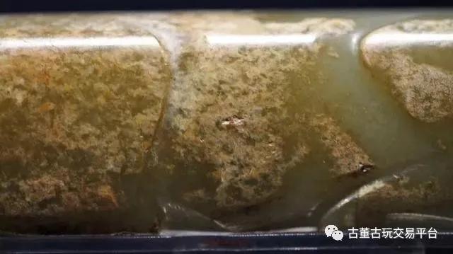 古玉灰皮放大细节：展现细腻纹理与独特韵味