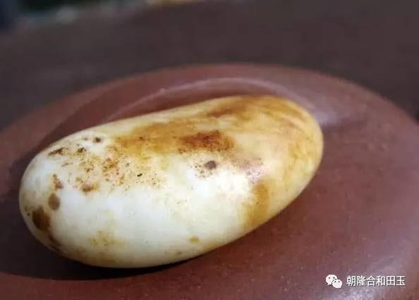 正宗和田玉鸡骨白料料值钱吗？多少钱？