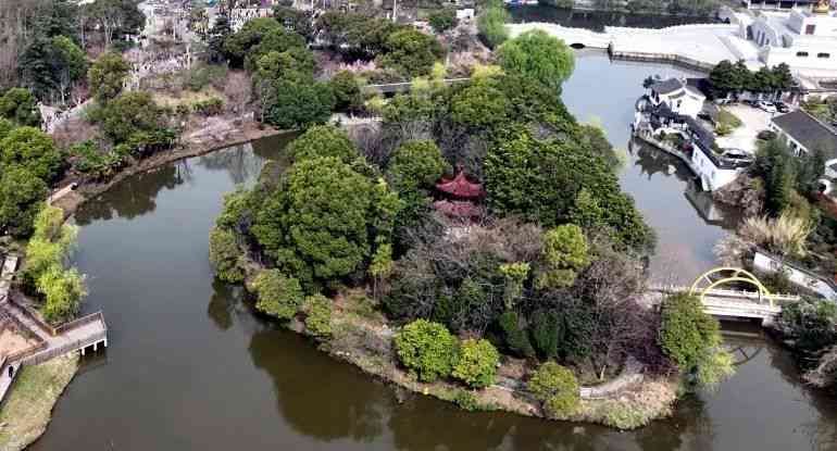 探秘七彩云南翡翠靖江：从地质、历史到旅游的全方位解读