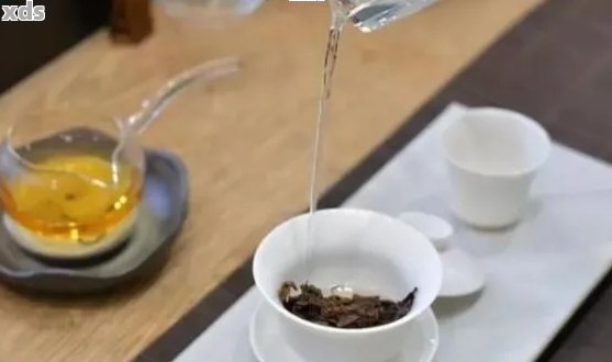 使用茶水分离杯泡普洱茶：健与口感的完美结合