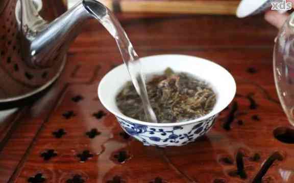 使用茶水分离杯泡普洱茶：健与口感的完美结合