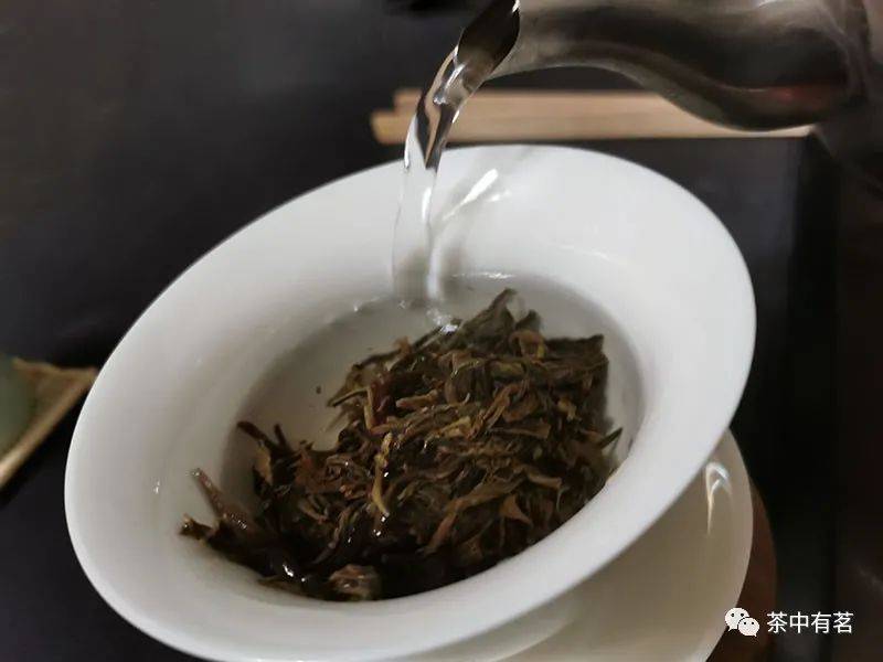 普洱茶泡水的度：多少度最合适？