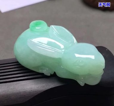 新 翡翠饰品：如何为属鼠女生选择最适合的珠宝？