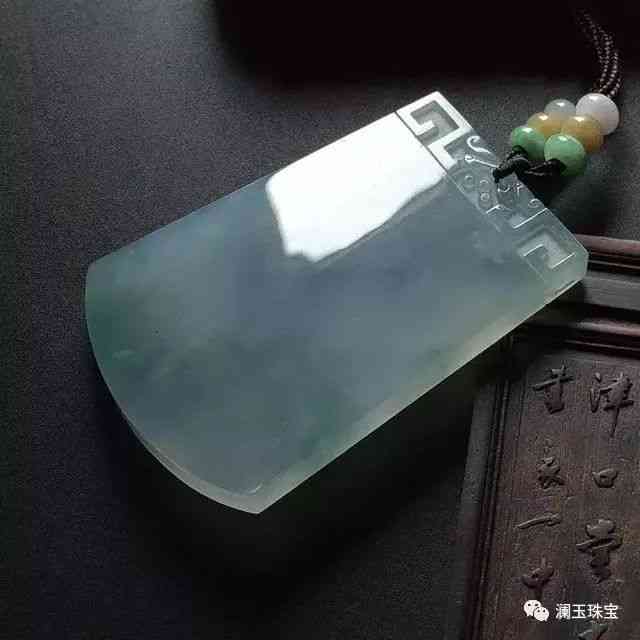 男的带35牌翡翠