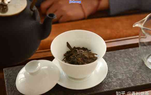 普洱茶不散原因解析：如何正确冲泡与保存普洱茶，避免茶渣困扰