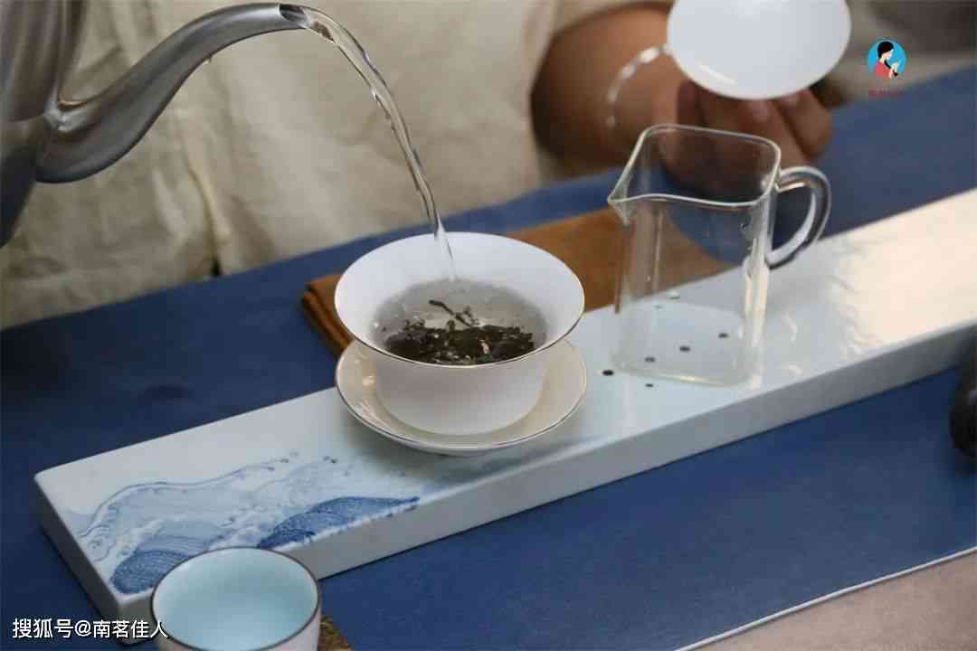 鸣泉茶叶泡法：品鉴口感与品质的秘诀，了解鸣泉茶厂、茶舍及官网信息