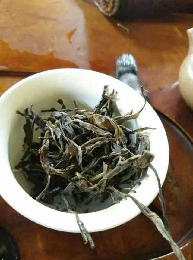 古树普洱茶每天喝多少为宜：泡多少泡？