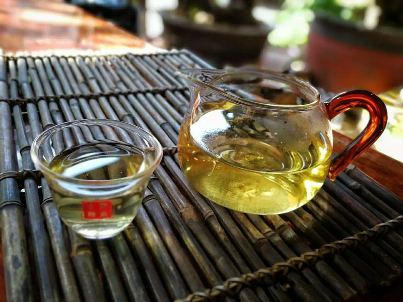 2008年生产的357克普洱茶曼松：珍藏版熟茶，独特陈香，古树茶韵