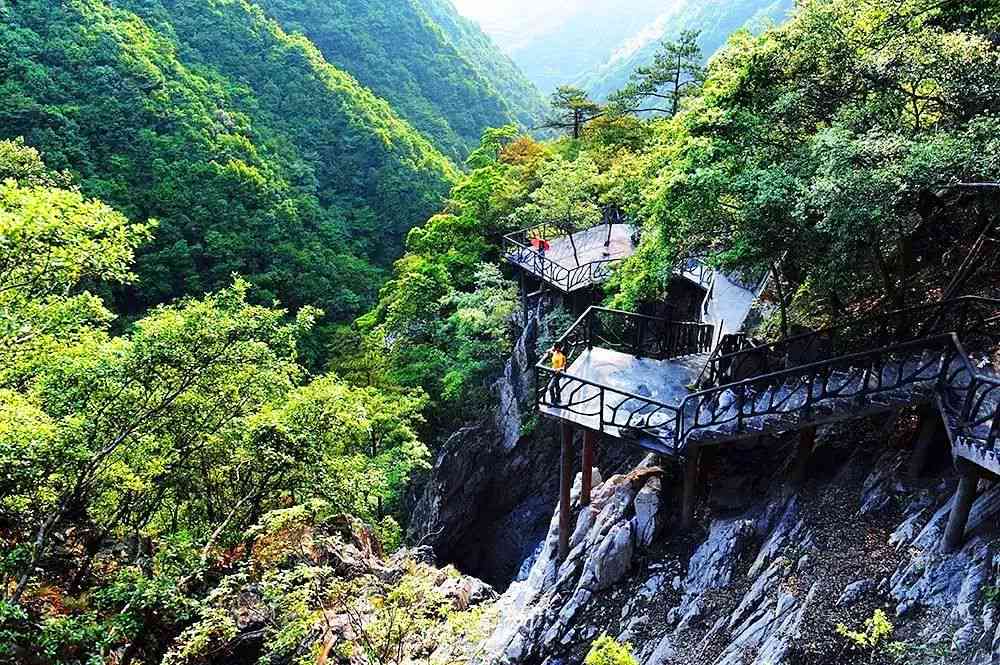 探索东海龙宫生态旅游：景点介绍、交通指南、住宿建议及游玩攻略