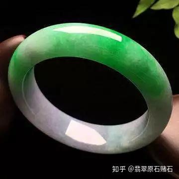 翡翠透水：一种神奇的自然现象，你了解吗？