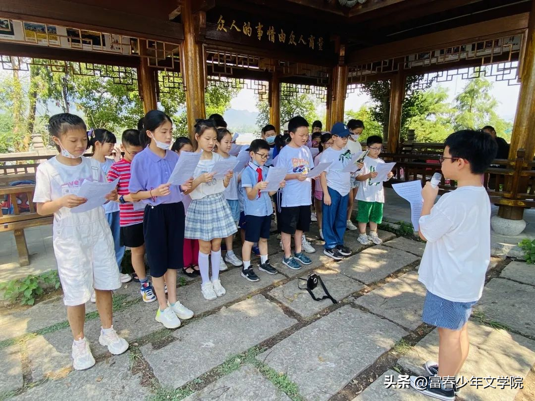 翡翠原石黑色场口的种类和鉴别方法全面解析，帮助你轻松分辨真假翡翠