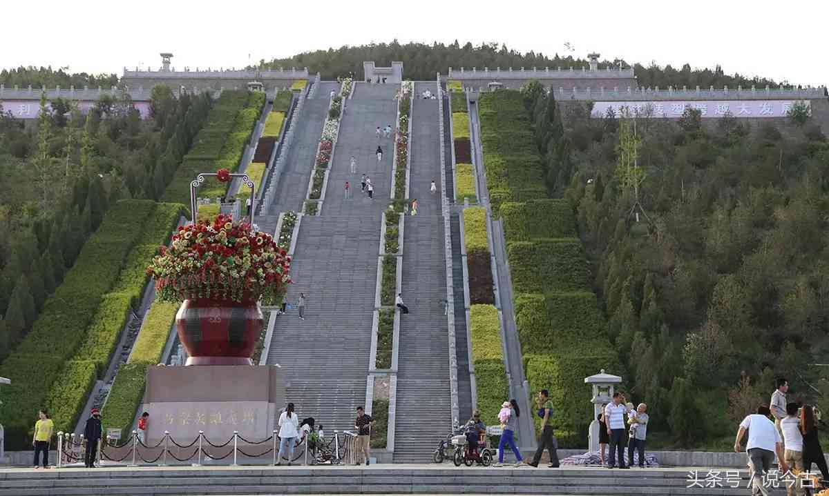 草白玉属于花岗岩吗？请解释草白玉与花岗岩的区别。