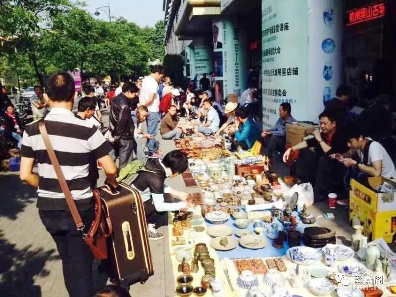 杭州二百大收藏品市场预订摊位，开启艺术品交流之旅