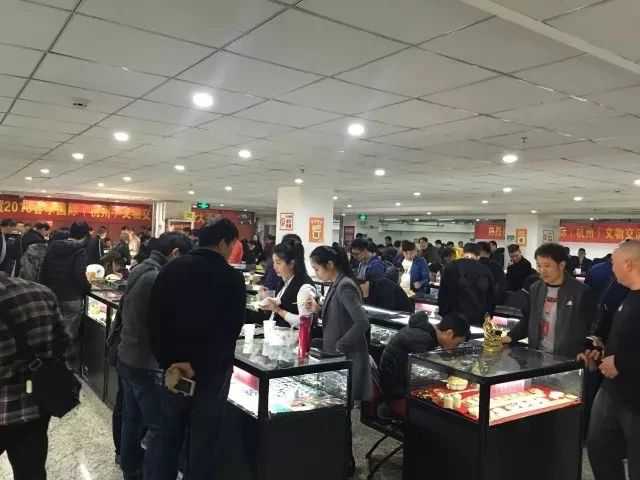 杭州二百大收藏品市场预订摊位，开启艺术品交流之旅