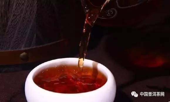 普洱茶挂杯留渍怎么办啊，能喝吗？普洱茶的挂杯香是怎么回事？